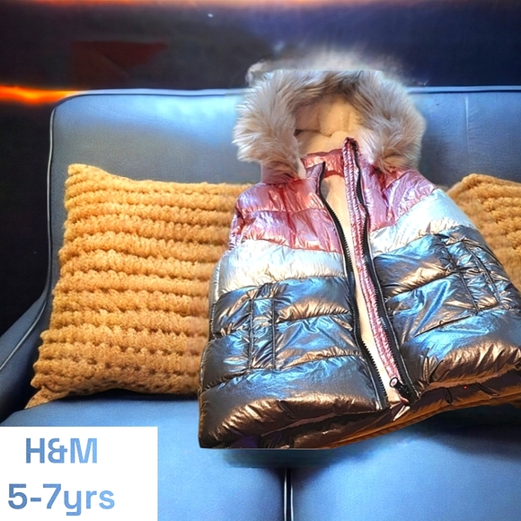 H&M Other - NWoT NEW 5-7yrs, Girl's sleeveless zip up Hoodie jacket, gorgeous. fleece lined